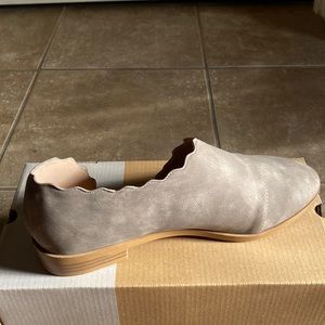 Yoki Gray Chaslie Scalloped Open Side Women's Loafer Shoes Sz 10 Faux Leather